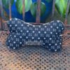 Leseknochen, Nackenkissen mit Katzenmotiven und Pfoten in schwarz-weiß. Stoff-Unikat handmade in Germany