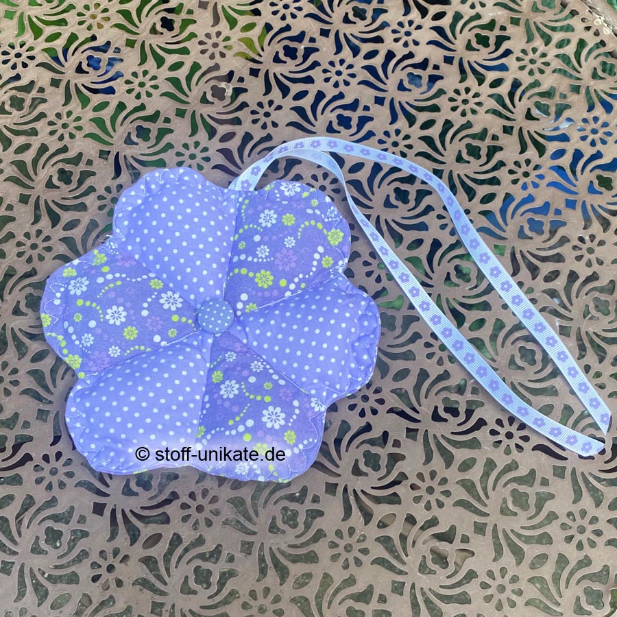 Duftkissen mit Lavendelblüten gefüllt. Stoff-Unikat handmade in Germany