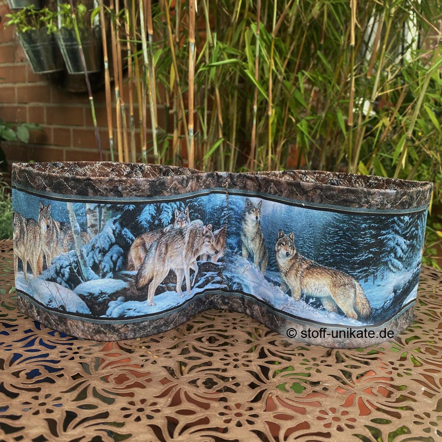 Toilettenpapier Aufbewahrung aus SToff. Passend für zwei Klorollen mit Wolfsmotiven. Stoff-Unikate handmade in Germany