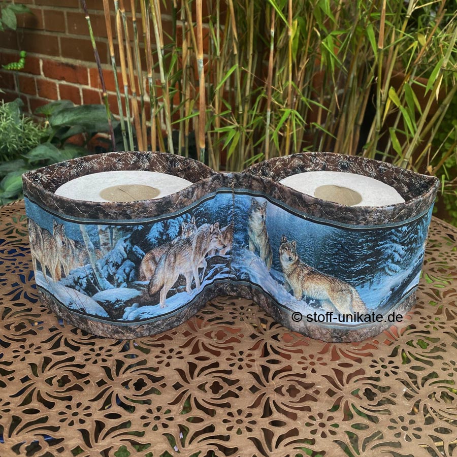 Klorollenhalter passend für zwei Klorollen zur Aufbewahrung mit Wölfen. Stoff-Unikate handmade in Germany