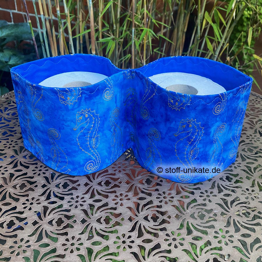 Toilettenpapier Aufbewahrung aus Stoff passend für zwei Klorollen. Mit Seepferdchen-Motiven. Stoff-Unikate handmade in Germany