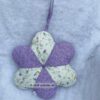 Dekokissen in Blumenform mit Lavendel und Elfen. Stof-Unikate handmade in Germany