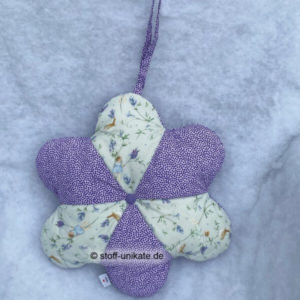 Dekokissen in Blumenform mit Lavendel und Elfen. Stof-Unikate handmade in Germany
