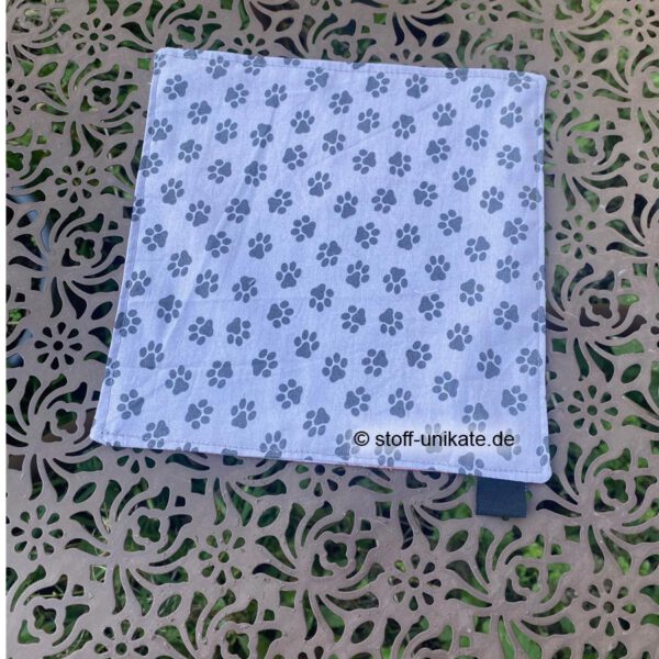 Rückseite vom kleinen Deckchen mit Pfotenmotiven. Stoff-Unikate handmade in germany