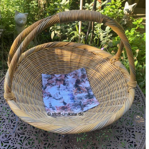 kleines Deckchen, Brotkorbdeckchen mit Katzenmotiven. Stoff-Unikate handmade in germany