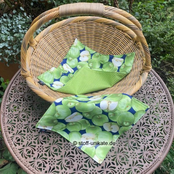 Stoffdeckchen mit grünen Apfelmotiven. Stoff-Unikate handmade in germany