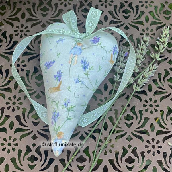 Dekoratives Lavendel-Duft-Herz genäht aus reiner Baumwolle mit Füllung. Stoff-Unikate handmade in Germany