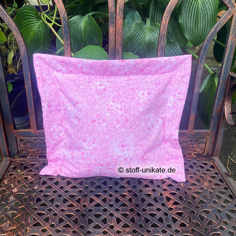 Rückseite vom Rosenblütenkissen mit Elfenmotiven. Stoff-Unikate handmade in Germany