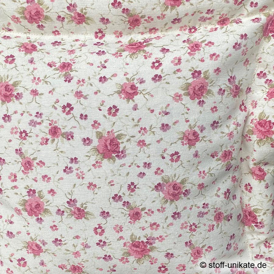 Detailansicht vom rosenblütenkissen. Stoff-Unikate handmade in Germany