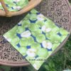 Kleines Stoff-Deckchen mit Apfelmotiven. Stoff-Unikate handmade in Germany