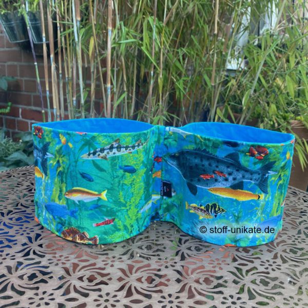 Klorollenhalter passend für zwei Toilettenpapierrollen mit Fischmotiven. Stoff-Unikate handmade in Germany