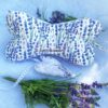 Leseknochen mit Lavendelmotiven inklusive Duftherz. Stoff-Unikate handmade in Germany