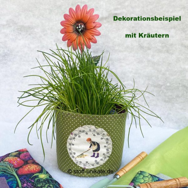 Lea mit Kräutertopf. Stoff-Unikate handmade in Germany