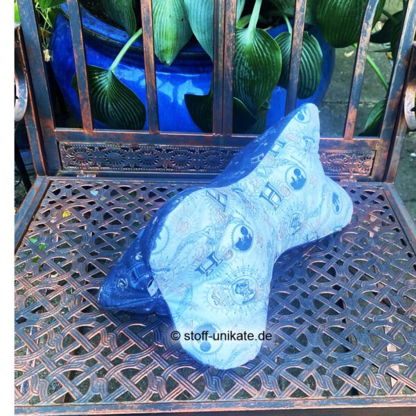 Leseknochen mit Harry Potter Zeichen in blau und weiß. Stoff-Unikate handmade in germany