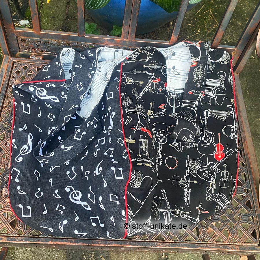 Jumbo-Tasche, XXL-Einkaufstasche mit Musikinstrumenten in schwarz-weiß-rot. Stoff-Unikate handmade in Germany