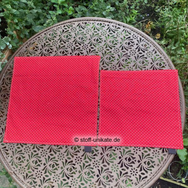 Rückseiten von den Stoffdeckchen mit Melonenmotiven aus rotgepunkteten Stoff. Stoff-Unikate handmade in Germany