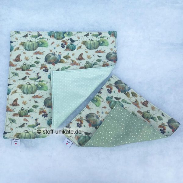 Zwei Stoffdeckchen zur Auswahl mit Kürbis- und Katzenmotiven. Genäht aus reiner Baumwolle. Stoff-Unikate handmade in germany