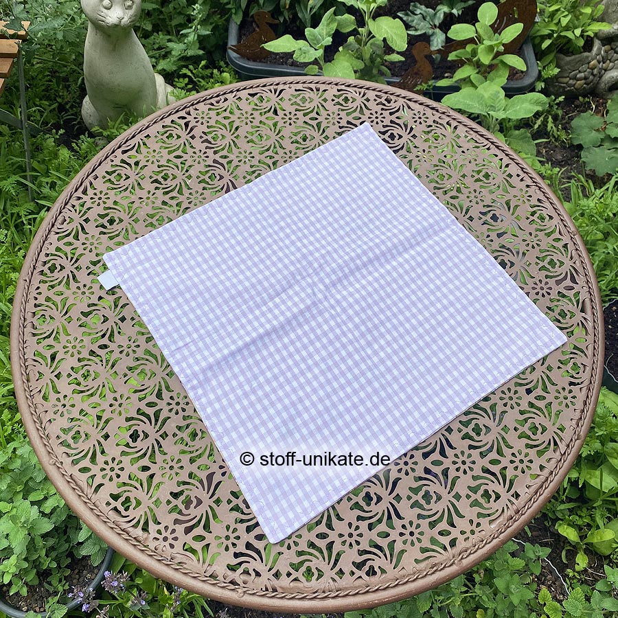 Rückseite vom Stoff-Deckchen mit Lavendelmotiven. Stoff-Unikate handmade in Germany