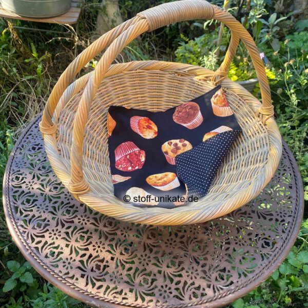 Stoff-Deckchen mit Muffin-Motiven. Stoff-Unikate handmade in Germany