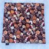großes Stoffdeckchen mit Pralinen. Stoff-Unikate handmade in Germany