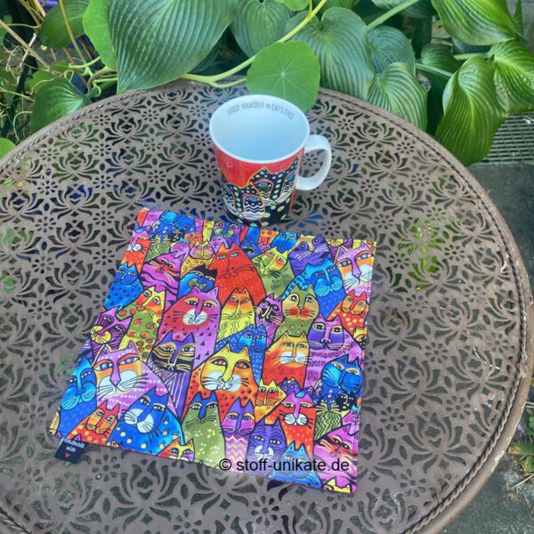Geschenk-set bestehend aus Stoffdeckchen und Porzellanbecher von Laurel Burch. Stoff-Unikate handmade in germany