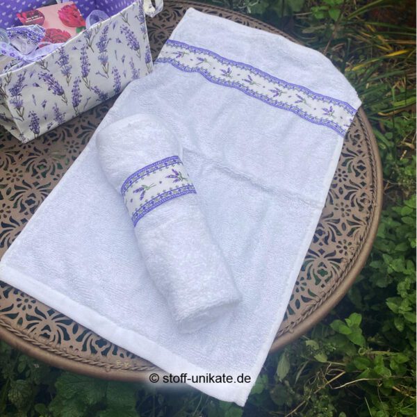 Gästetücher mit Lavendelbordüre. Stoff-unikate handmade in Germany
