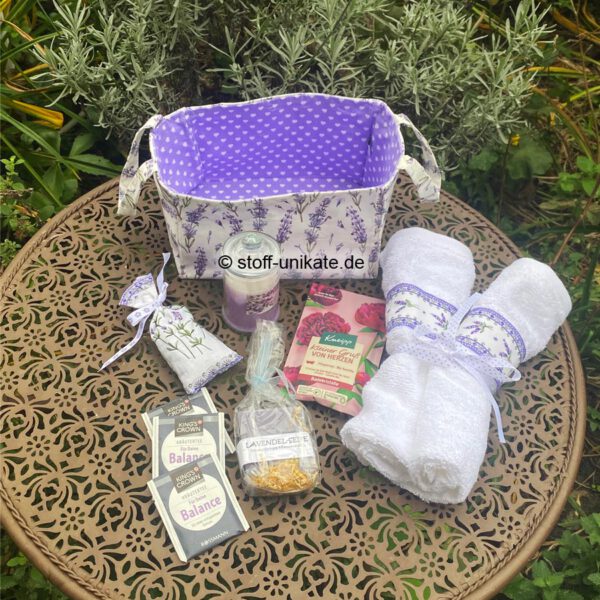 Geschenk-Set Wellnesskörbchen mit Lavendel-Accessoires. Stoff-Unikate handmade in germany