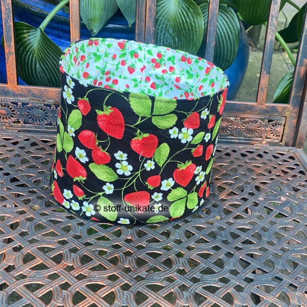 Utensilo, Stoffkorb mit Erdbeermotiven genäht aus hochwertiger Baumwolle. Stoff-Unikate handmade in Germany