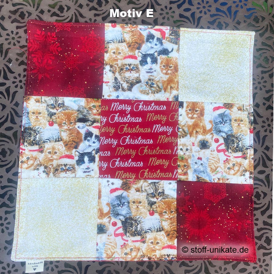 E_Stoffdeckchen mit weihnachtlichen Katzenmotiven. Stoff-Unikate handmade in Germany