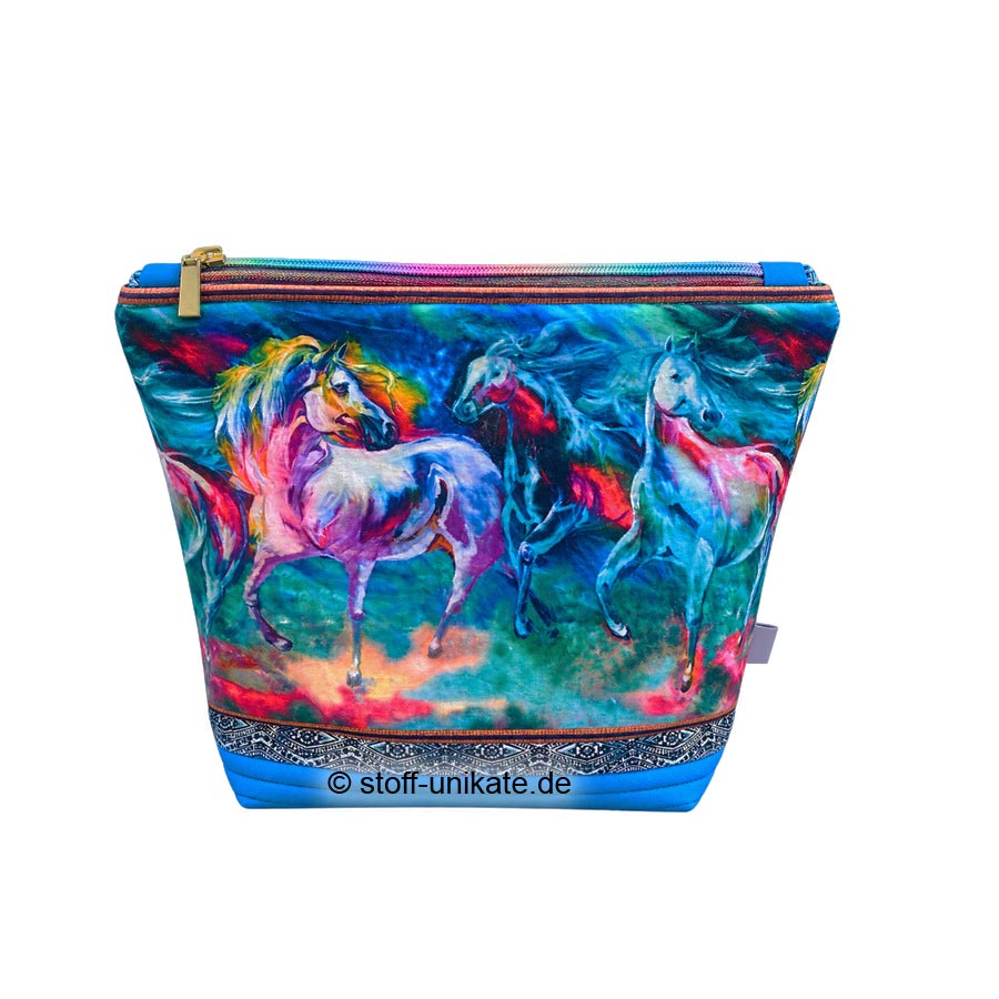 Kosmetiktasche, Kulturbeutel mit Pferden in Regenbogenfarben. Stoff-Unikate handmade in Germany