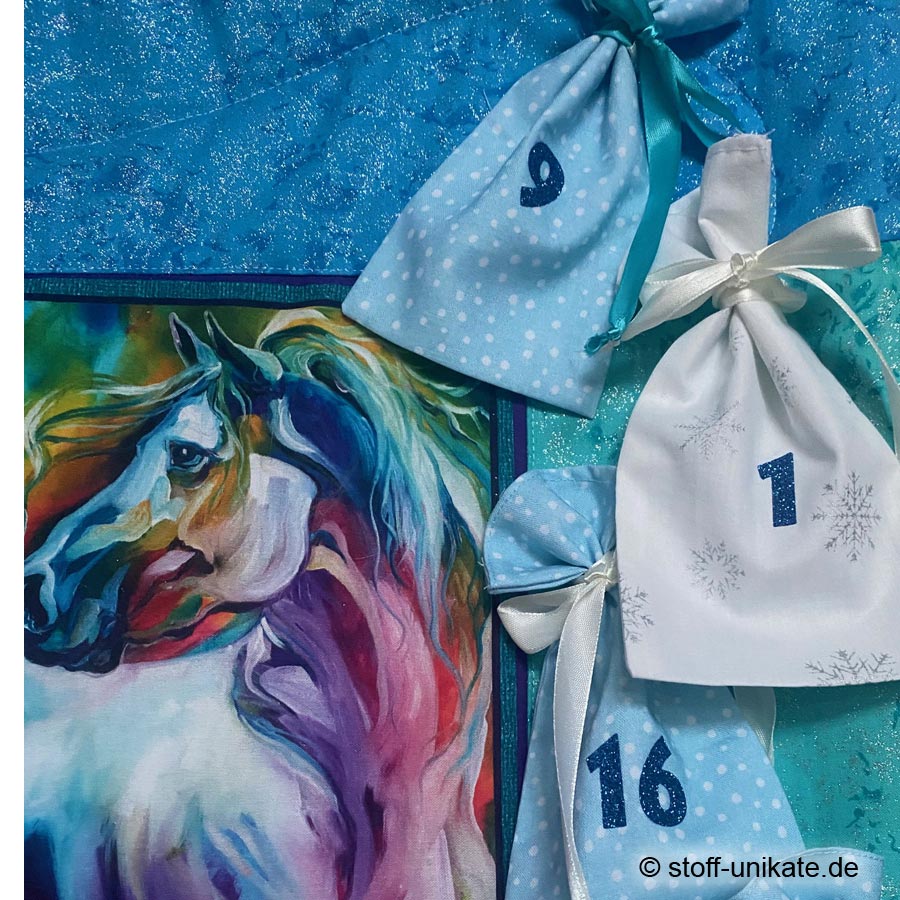 Detailansicht vom Adventskalender Pferdetraum mit 24 Säckchen zum Selbstbefüllen. Stoff-Unikate handmade in Germany