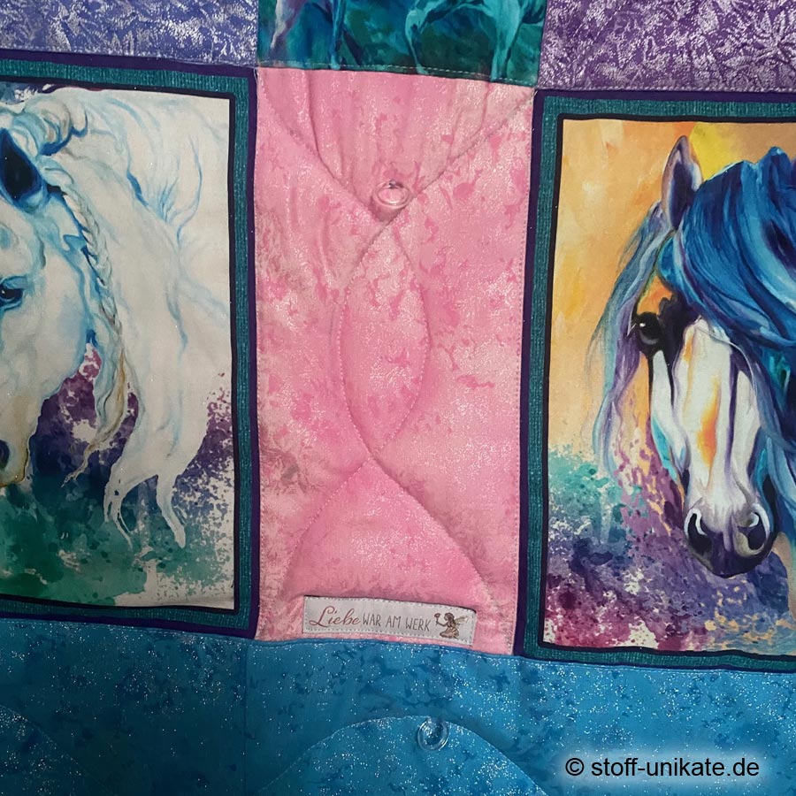 Detailansicht vom Adventskalender Pferdetraum. Stoff-Unikate handmade in Germany