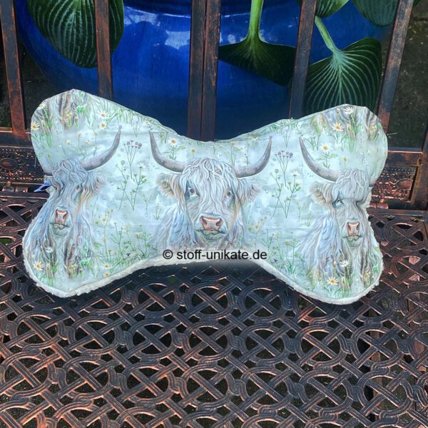 Leseknochen, Nackenkissen mit Hochlandrind und teddyplüsch. Stoff-Unikat handmade in Germany