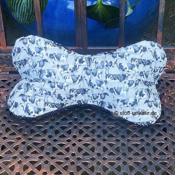 Leseknochen mit Milchkühen und Milchkannen. Stoff-Unikate handmade in germany