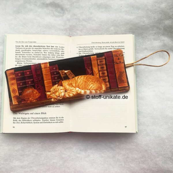 Lesezeichen, buchzeichen, Lesezeichen aus Stoff mit Band mit Katzenmotiven. Stoff-Unikate nandmade in Germany