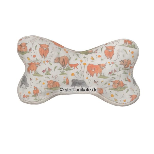 Leseknochen mit Hochlandrindern und Stoffen von acufactum. Stoff-Unikate handmade in germany
