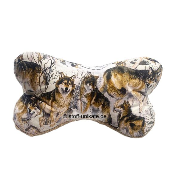 Nackenknochen Wolfsrudel im Winterwald. Stoff-Unikate handmade in germany