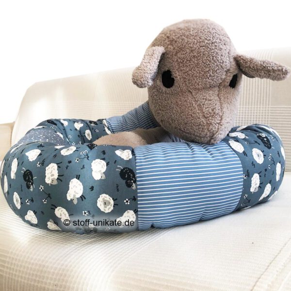 Bettschlange mit Schafskopf in grau-blau-Tönen- Stoff-Unikate handmade in Germany