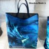 büchertasche mit Drachenmotiv A. Genäht aus Baumwollstoffen. Stoff-Unikate handmade in germany