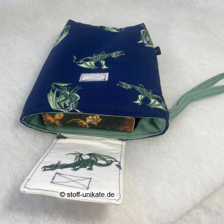 Buchhüllen-Tasche, gepolstert <br>Book Bag mit Verschluss <br>„Grüner Drache" <br>Romantasy Geschenk – Bild 4