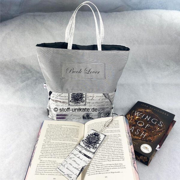Büchertasche mit Aufdruck Book Lover genäht aus Baumwollstoffen. Stoff-Unikate handmade in Germany