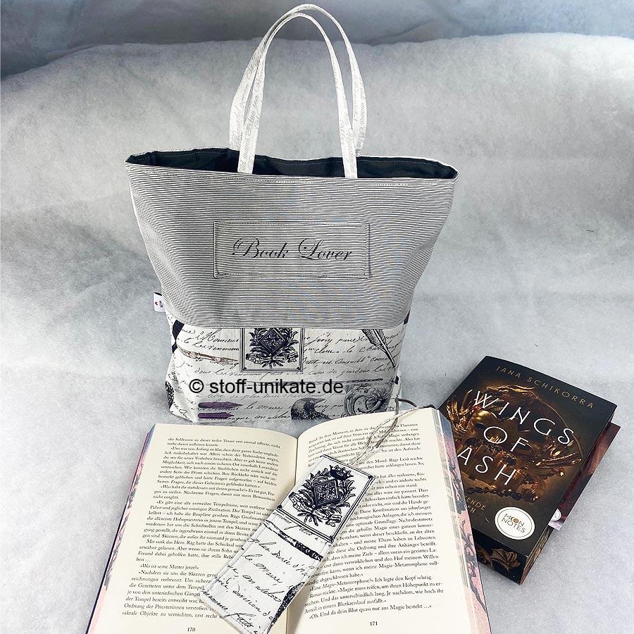 Büchertasche mit Aufdruck Book Lover genäht aus Baumwollstoffen. Stoff-Unikate handmade in Germany