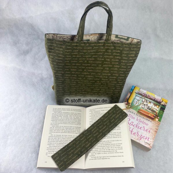 Büchertasche und Lesezeichen mit Schrift aus reiner Baumwolle genäht. Stoff-Unikate handmade in Germany