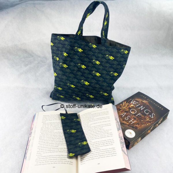 Büchertasche und Lesezeichen aus Stoff mit Drachenmotiven. Stoff-Unikate handmade in Germany