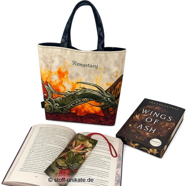 Büchertasche und Lesezeichen mit Feuerdrachen. Stoff-Unikate handmade in Germany