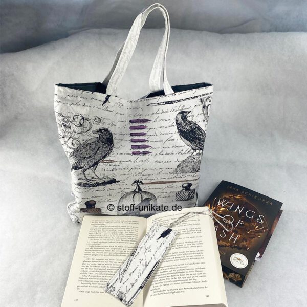 Büchertasche mit Lesezeichen aus Baumwollstoffen genäht. Stoff-Unikate handmade in germany