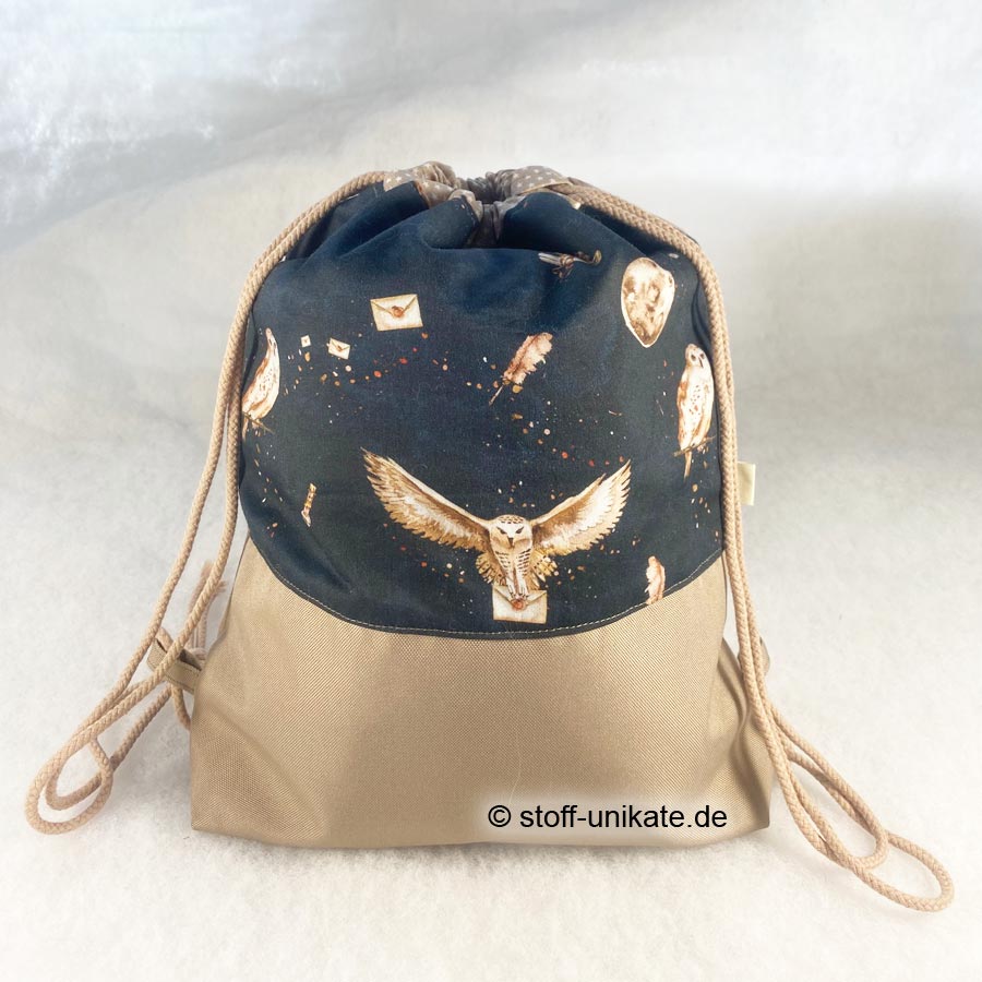 Vorderseite in dunkelblau mit Eule Hedwig. Stoff-Unikate handmade in Germany