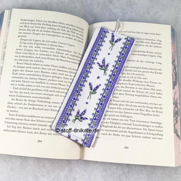 Lesezeichen mit lavendelblüten und Herzmotiven. Stoff-unikate handmade in germany