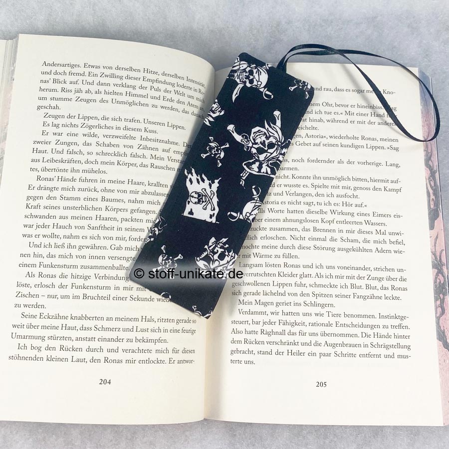 Lesezeichen mit Piratenmotiven aus reiner Baumwolle. Stoff-Unikate handmade in germany
