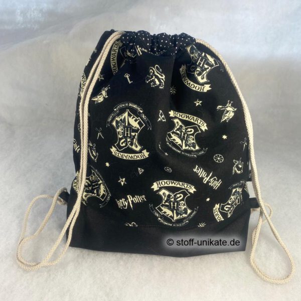 Kinderturnbeutel für Harry Potter Fans in schwarz-creme. Mit Hogwarts Wappen und Schriftzug Stoff-Unikate handmade in Germany